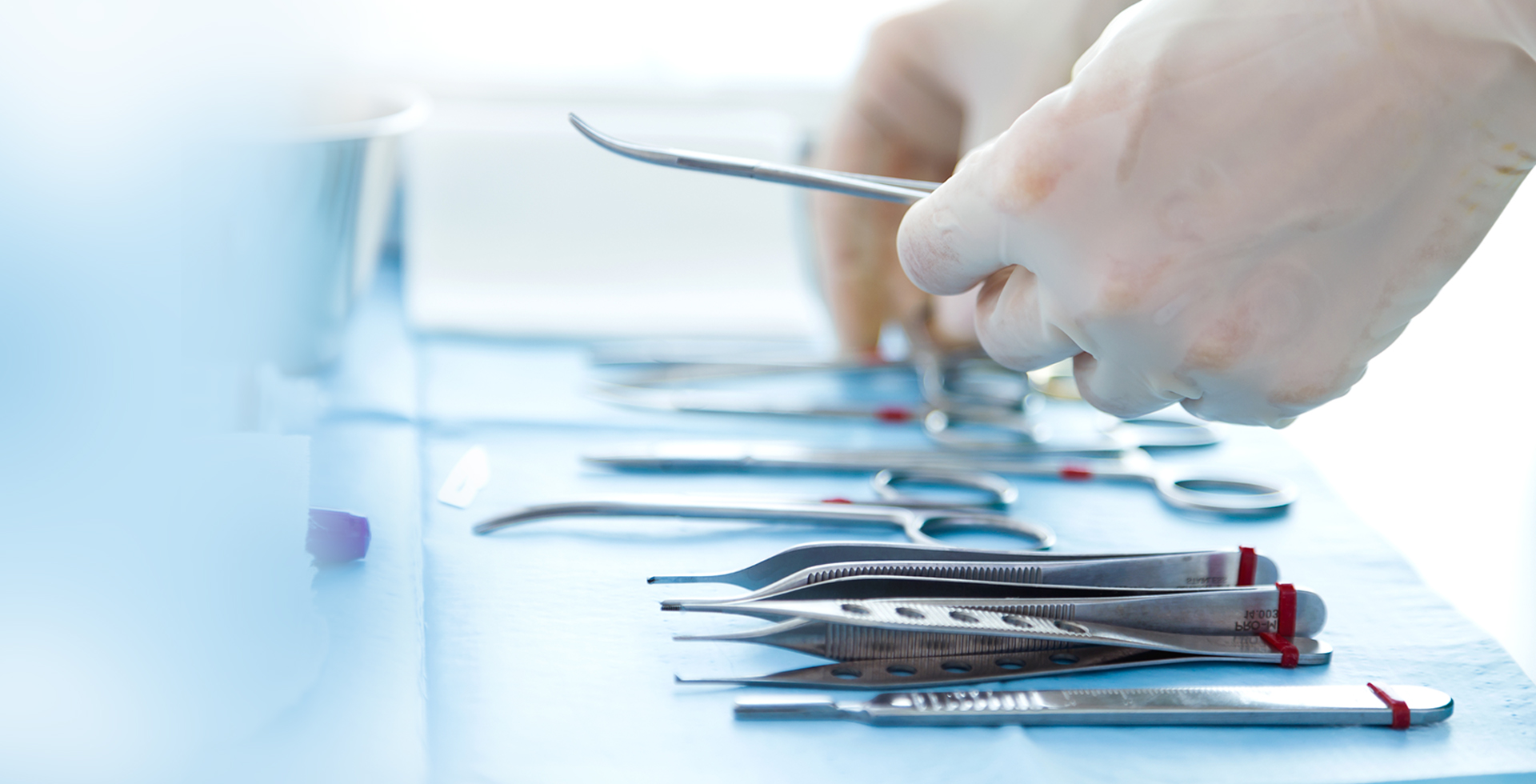 Tratamiento de limpieza para material quirúrgico y equipo clínico